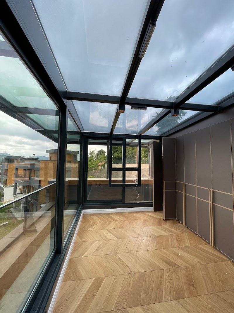 Berrak Yapı ve Giyotin Cam Sistemleri